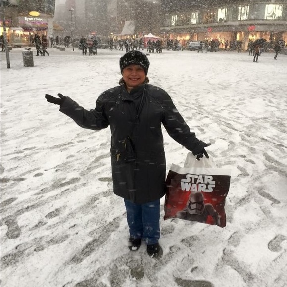 🌺 Meet your posher, Nancy!  I love Poshmark! 🌺 - Picture 1 of 8